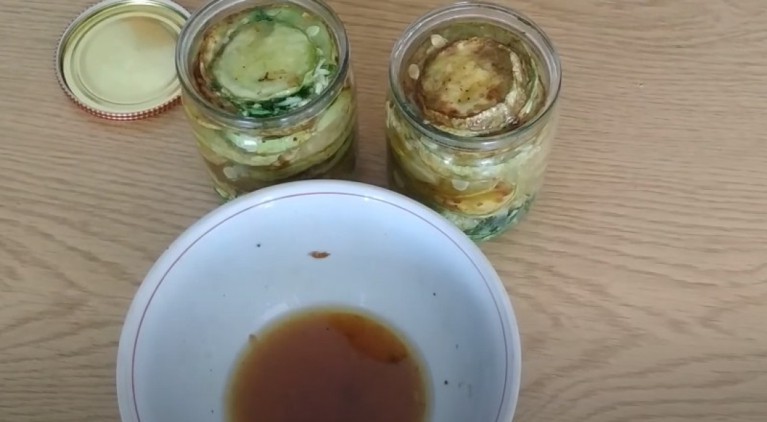 Мариновані хрусткі кабачки на зиму в банках 6 смачних рецептів з покроковими фото b9655d094c0718f6a595f631a8ed31c2 Мариновані хрусткі кабачки на зиму в банках 6 смачних рецептів з покроковими фото