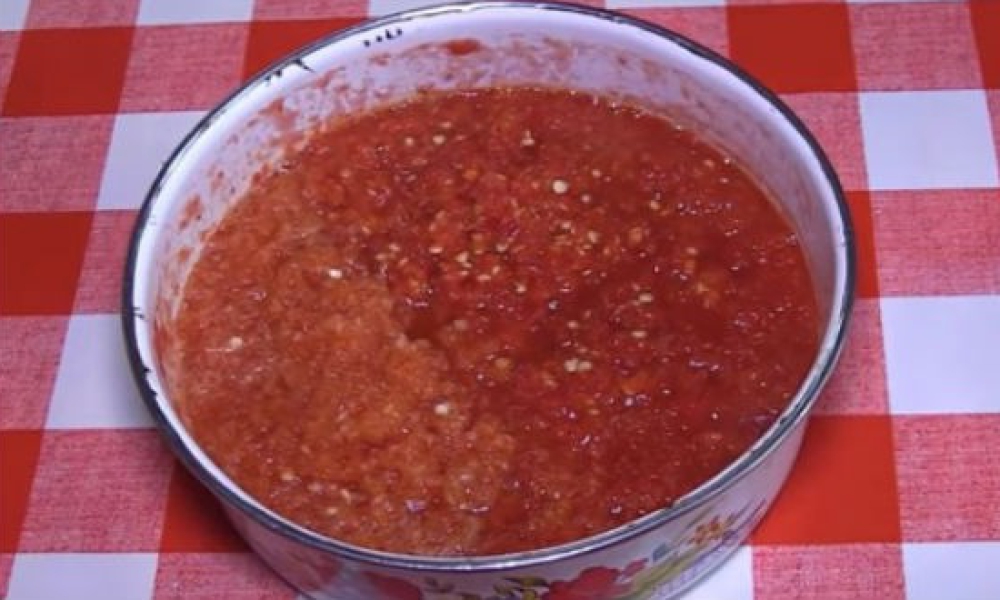 Аджика на зиму класичний рецепт з помідорів та часнику, з покроковими фото b9bd1939426145df704594acef693082 Аджика на зиму класичний рецепт з помідорів та часнику, з покроковими фото