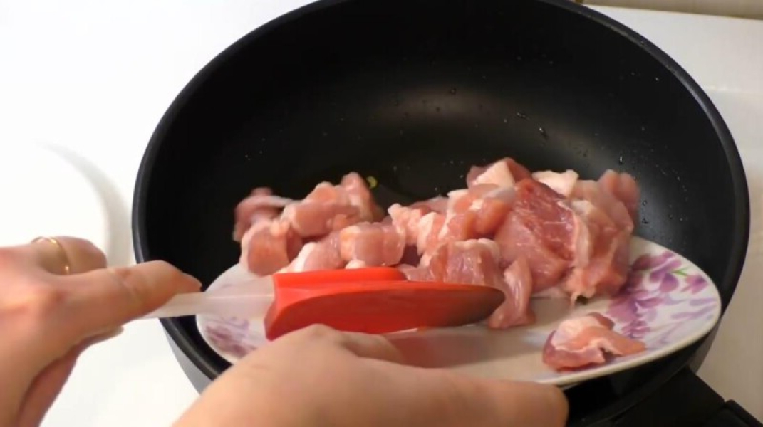Капуста тушкована на сковороді 7 рецептів з покроковими фото. Класичні рецепти тушкованої капусти bc78c192f2cf8dc6e152e582a5e87992 Капуста тушкована на сковороді 7 рецептів з покроковими фото. Класичні рецепти тушкованої капусти