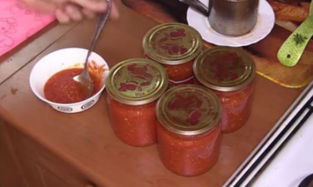 Аджика на зиму класичний рецепт з помідорів та часнику, з покроковими фото bcc0dbc93e3722b2ce97e99f4fa7bd44 Аджика на зиму класичний рецепт з помідорів та часнику, з покроковими фото