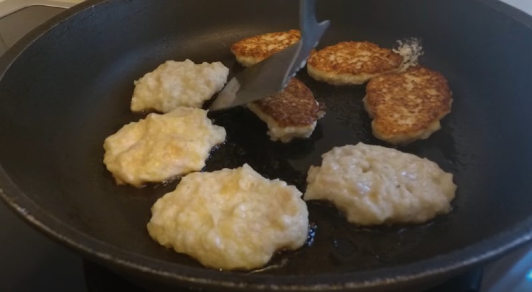 Котлети з курячого фаршу на сковороді 9 рецептів з покроковими фото соковитих та смачних котлет be8e0205a3ffc07980d08aff23476f9a Котлети з курячого фаршу на сковороді 9 рецептів з покроковими фото соковитих та смачних котлет