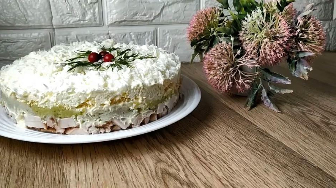 c2d13f877571c935efc8f0ce33c6e394 Салат з копченою куркою   14 простих та смачних рецептів, з покроковими фото
