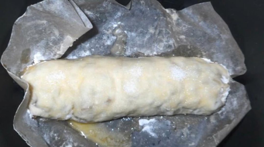 Штрудель з яблуками 11 рецептів з різного тіста та покроковими фото c43ee375b3d77e4ab54a9fd8650f66cb Штрудель з яблуками 11 рецептів з різного тіста та покроковими фото