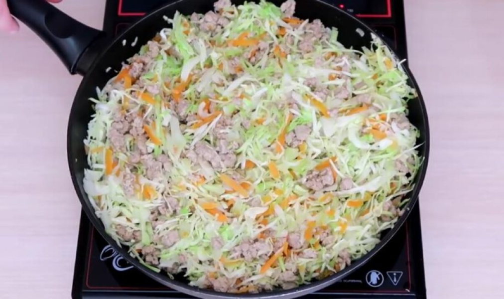 Капуста тушкована на сковороді 7 рецептів з покроковими фото. Класичні рецепти тушкованої капусти c60db4ed99dfbdb991c5081bcccfa7b6 Капуста тушкована на сковороді 7 рецептів з покроковими фото. Класичні рецепти тушкованої капусти