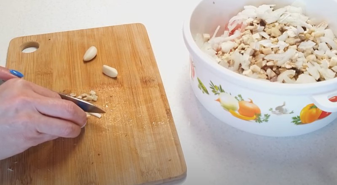 Котлети з курячого фаршу на сковороді 9 рецептів з покроковими фото соковитих та смачних котлет c97a7e19b21e31d3fdd7b6f675ffb489 Котлети з курячого фаршу на сковороді 9 рецептів з покроковими фото соковитих та смачних котлет