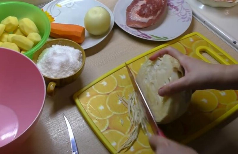 Капуста тушкована на сковороді 7 рецептів з покроковими фото. Класичні рецепти тушкованої капусти cb561730766d7635932f8400eef4144b Капуста тушкована на сковороді 7 рецептів з покроковими фото. Класичні рецепти тушкованої капусти