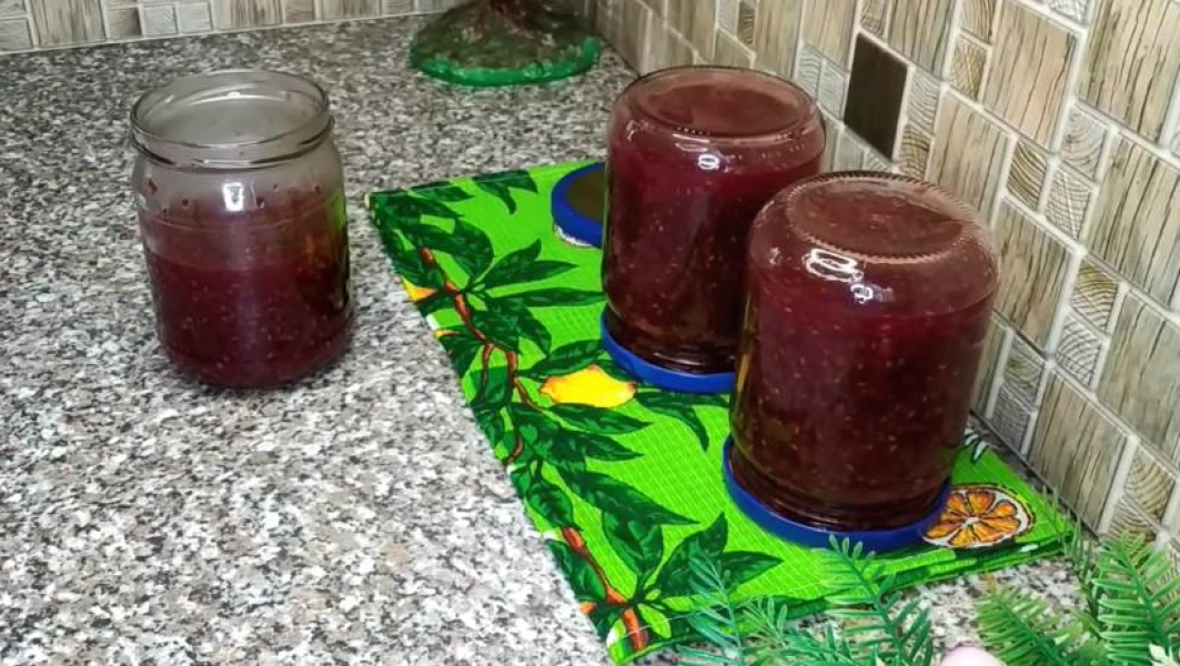 Малинове варення на зиму 12 простих та смачних рецептів густого варення, з покроковими фото ce8d417b07907157dc020d565ea71753 Малинове варення на зиму 12 простих та смачних рецептів густого варення, з покроковими фото