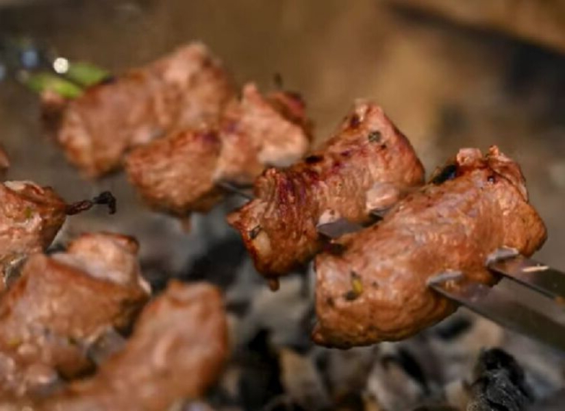 Шашлик із яловичини 11 рецептів + найсмачніший маринад, щоб мясо було мяким та соковитим cea49583b0dda23206c4694e069a1b70 Шашлик із яловичини 11 рецептів + найсмачніший маринад, щоб мясо було мяким та соковитим