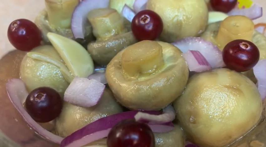 Мариновані печериці в домашніх умовах 15 швидких та смачних рецептів, з покроковими фото d1a0604fb46cbc58f01e2b28454dc1e0 Мариновані печериці в домашніх умовах 15 швидких та смачних рецептів, з покроковими фото