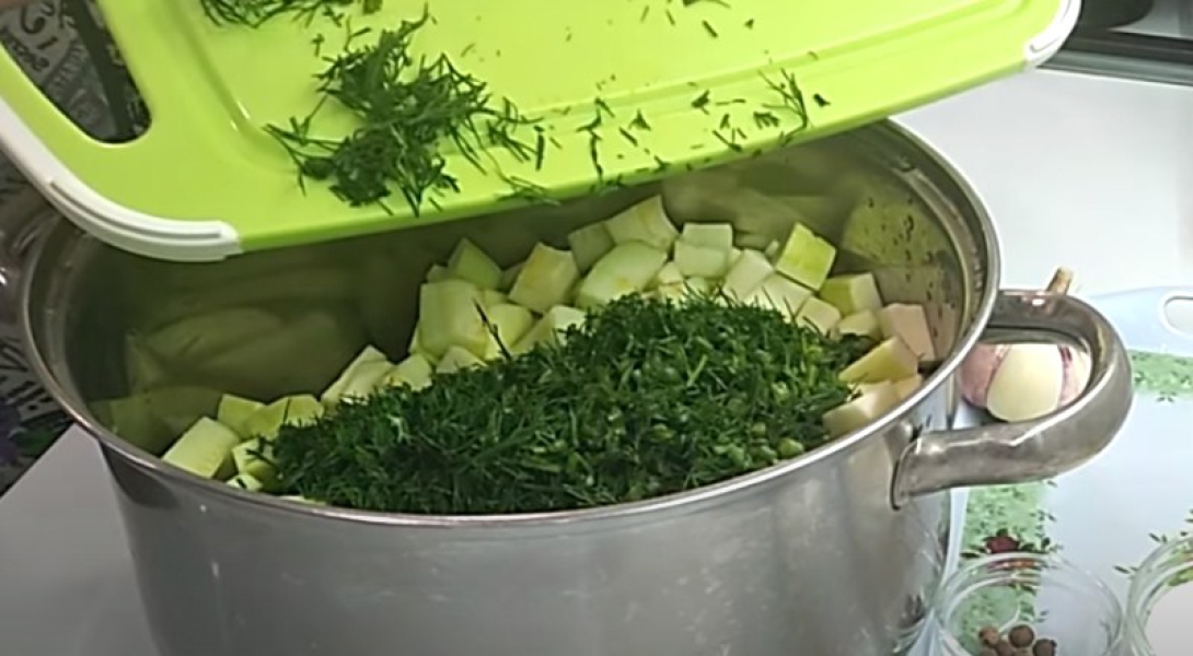 Мариновані хрусткі кабачки на зиму в банках 6 смачних рецептів з покроковими фото d1c3552db790b069d993f888bb4f2123 Мариновані хрусткі кабачки на зиму в банках 6 смачних рецептів з покроковими фото