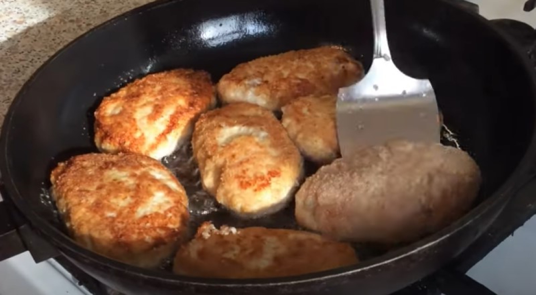 Котлети з курячого фаршу на сковороді 9 рецептів з покроковими фото соковитих та смачних котлет d23e7bc302569126b8292d8dab94eb46 Котлети з курячого фаршу на сковороді 9 рецептів з покроковими фото соковитих та смачних котлет