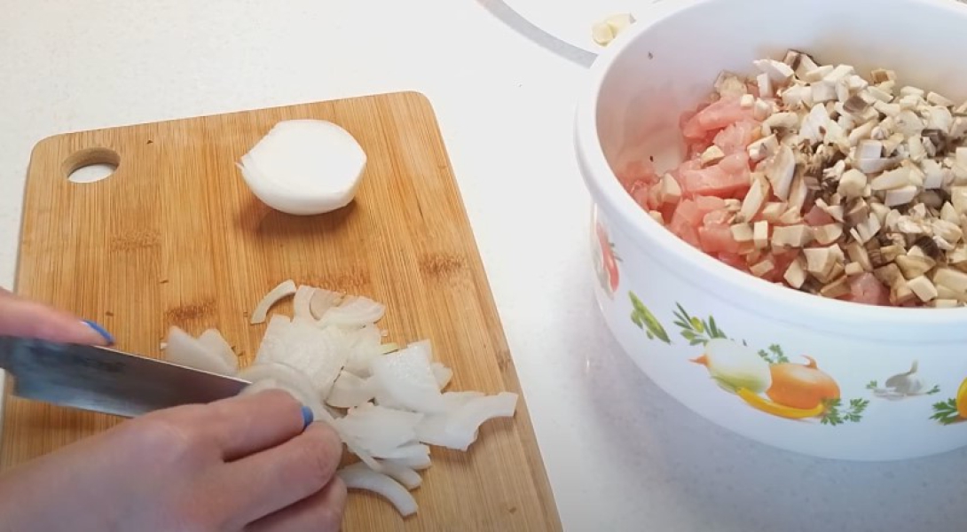 Котлети з курячого фаршу на сковороді 9 рецептів з покроковими фото соковитих та смачних котлет d3c8b4e8a0983db969773b0ebd7dba24 Котлети з курячого фаршу на сковороді 9 рецептів з покроковими фото соковитих та смачних котлет