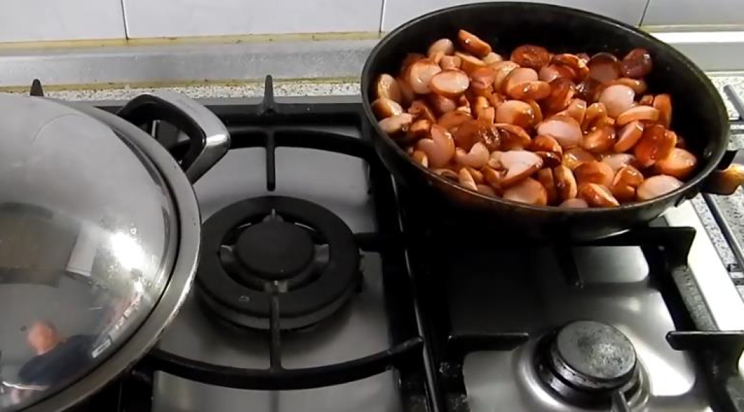 Капуста тушкована на сковороді 7 рецептів з покроковими фото. Класичні рецепти тушкованої капусти d69125cbc197fca53d8b16b4a5a6a9bf Капуста тушкована на сковороді 7 рецептів з покроковими фото. Класичні рецепти тушкованої капусти