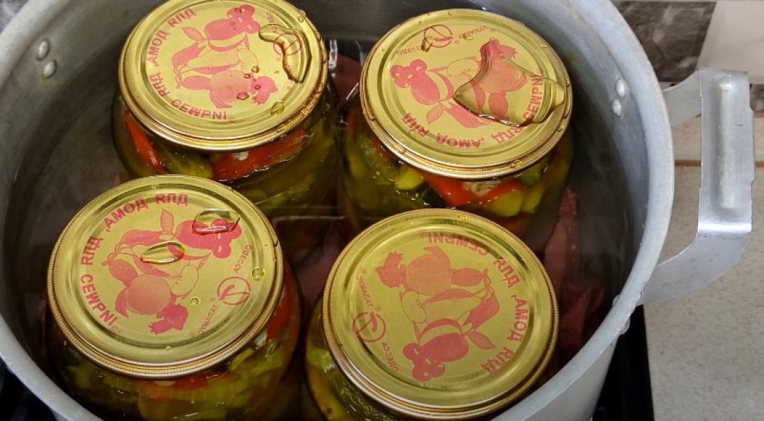 Салат з огірків на зиму 7 смачних рецептів, просто пальчики оближеш, з покроковими фото d723b9be41d4ca75d642a592ff2f8b29 Салат з огірків на зиму 7 смачних рецептів, просто пальчики оближеш, з покроковими фото