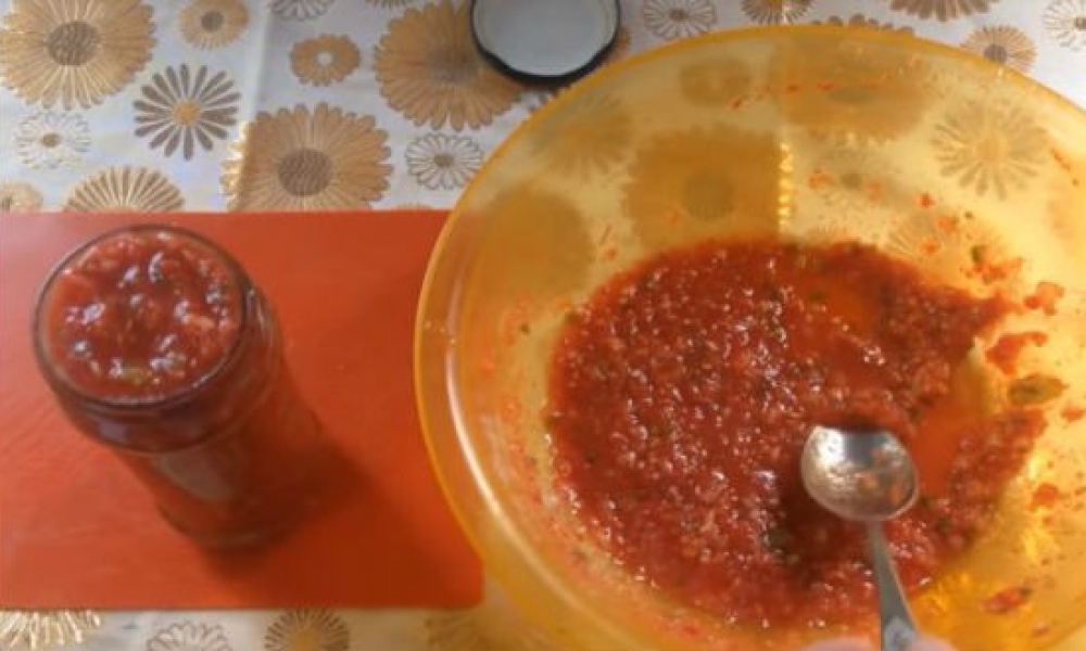 Аджика на зиму класичний рецепт з помідорів та часнику, з покроковими фото d90c8d6e55bc27ffc86d376391588df2 Аджика на зиму класичний рецепт з помідорів та часнику, з покроковими фото