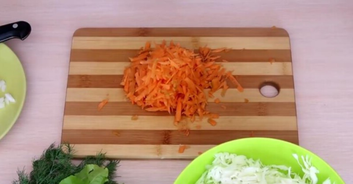 Капуста тушкована на сковороді 7 рецептів з покроковими фото. Класичні рецепти тушкованої капусти e643af51fb42f0699bec59dfd3448c1f Капуста тушкована на сковороді 7 рецептів з покроковими фото. Класичні рецепти тушкованої капусти