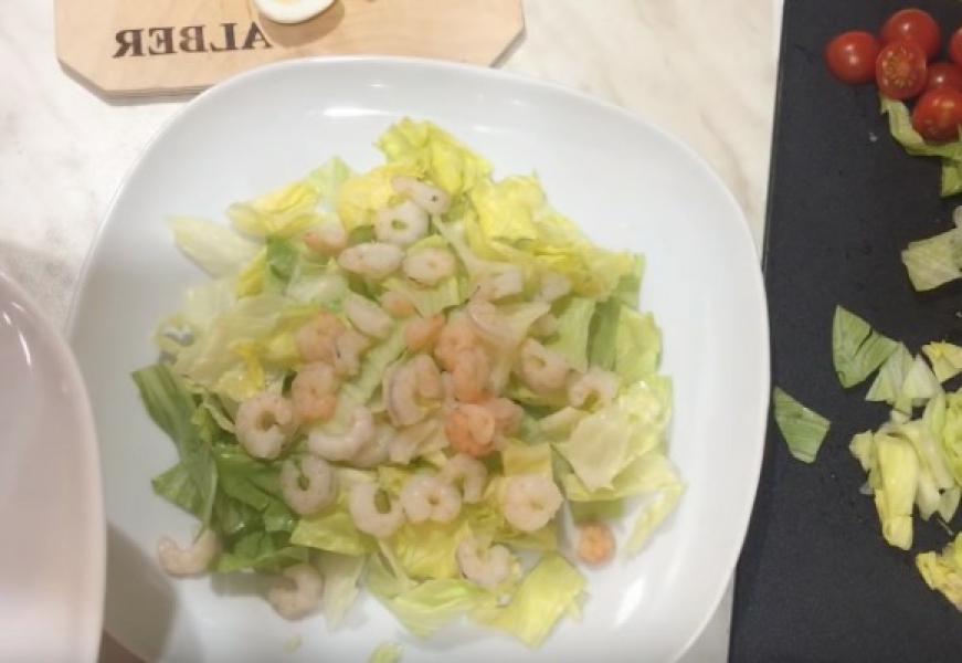 Салат Цезар з куркою 5 класичних рецептів, з покроковими фото e7a764015f882f5fb6962ed687eff5e8 Салат Цезар з куркою 5 класичних рецептів, з покроковими фото