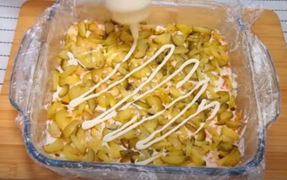Салат з куркою та солоними огірками – 8 рецептів з фото e9924db6e08262115f6df3d18d0bbd6c Салат з куркою та солоними огірками – 8 рецептів з фото