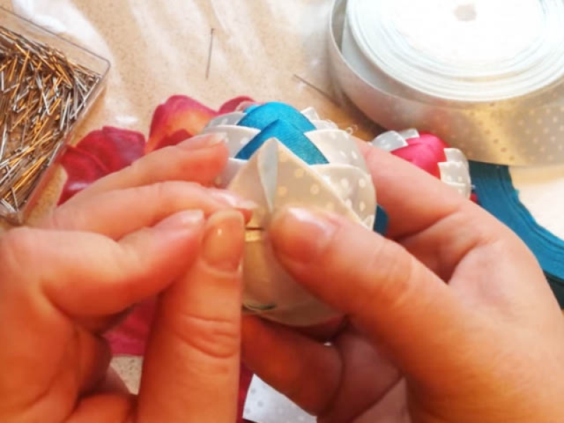 Великодні яйця своїми руками 9 майстер класів у різних техніках, з покроковими фото f019177ace5d34a47776569dc7774aa2 Великодні яйця своїми руками 9 майстер класів у різних техніках, з покроковими фото