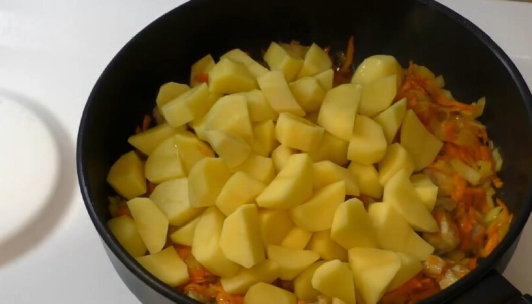 Капуста тушкована на сковороді 7 рецептів з покроковими фото. Класичні рецепти тушкованої капусти f18e947862412c303ffe4c18f5c94465 Капуста тушкована на сковороді 7 рецептів з покроковими фото. Класичні рецепти тушкованої капусти