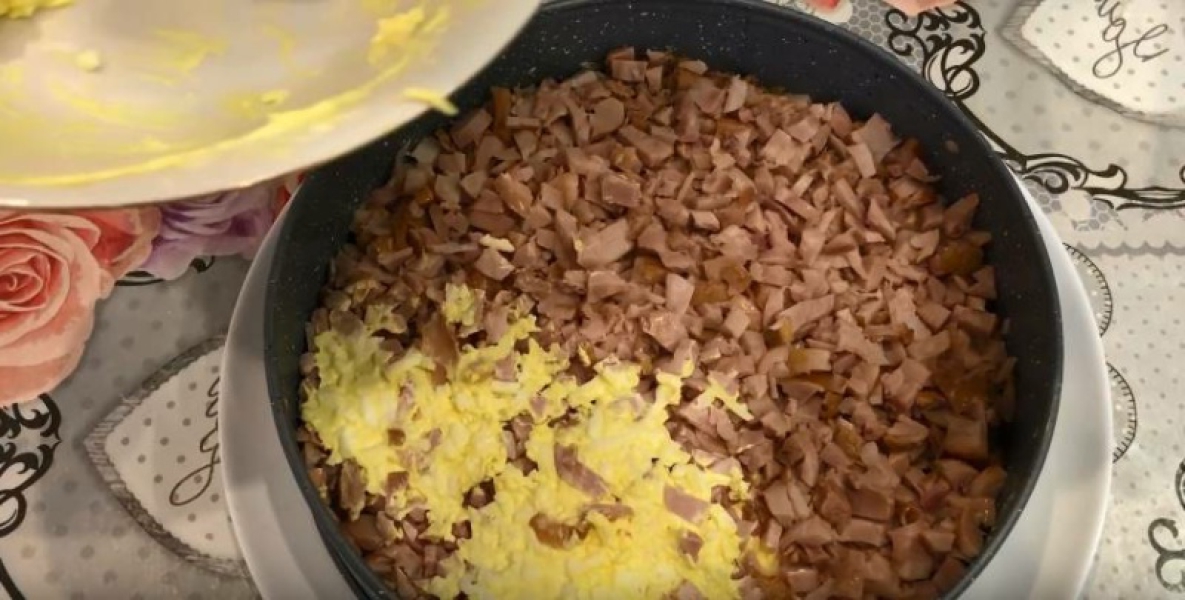 Салати на Новий рік 2026 12 рецептів з покроковими фото, що приготувати нове та цікаве f9bc7ec7d6d59c7619be7ff0a50089e2 Салати на Новий рік 2026 12 рецептів з покроковими фото, що приготувати нове та цікаве