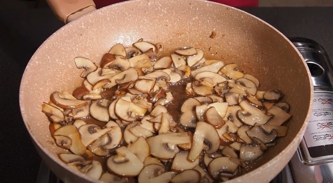 Курка у вершковому соусі на сковороді 8 рецептів, з покроковими фото fb419e0fd865fff5b5d62a6ac4c09d01 Курка у вершковому соусі на сковороді 8 рецептів, з покроковими фото