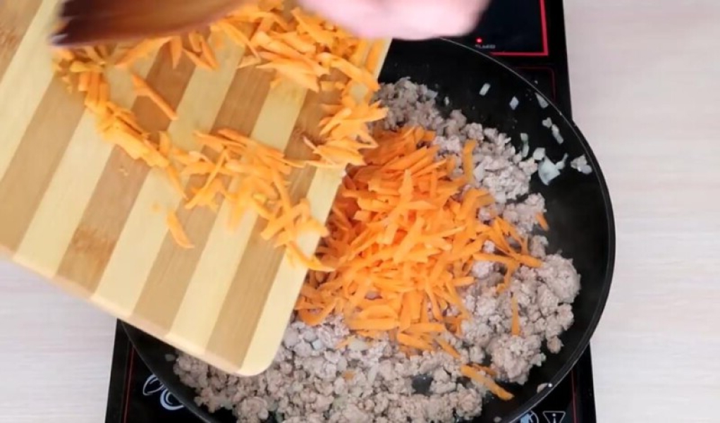 Капуста тушкована на сковороді 7 рецептів з покроковими фото. Класичні рецепти тушкованої капусти fc350fdb73189f14b6717f1607f6a0fa Капуста тушкована на сковороді 7 рецептів з покроковими фото. Класичні рецепти тушкованої капусти