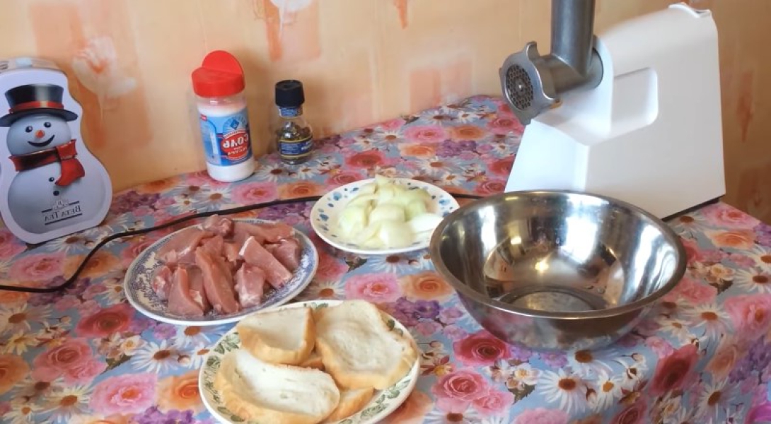 Котлети з курячого фаршу на сковороді 9 рецептів з покроковими фото соковитих та смачних котлет fda691049aed9cafc17bd0dc4870fa8e Котлети з курячого фаршу на сковороді 9 рецептів з покроковими фото соковитих та смачних котлет