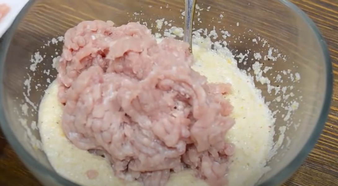 Котлети з курячого фаршу на сковороді 9 рецептів з покроковими фото соковитих та смачних котлет fe61d30eb202b890880370a6dd14bc6d Котлети з курячого фаршу на сковороді 9 рецептів з покроковими фото соковитих та смачних котлет