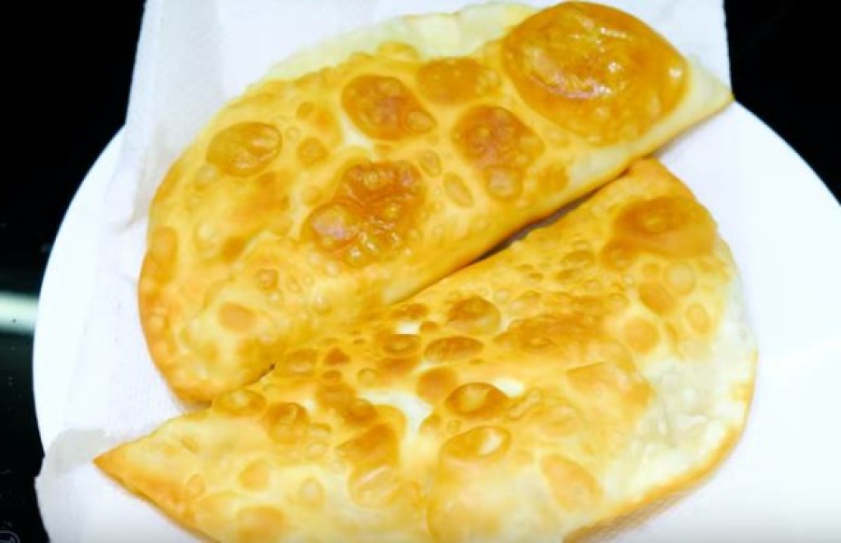 Як приготувати чебуреки з мясом у домашніх умовах 6 рецептів смачних чебуреків, з покроковими фото fff4ba382620419b710eff9c68d528e3 Як приготувати чебуреки з мясом у домашніх умовах 6 рецептів смачних чебуреків, з покроковими фото