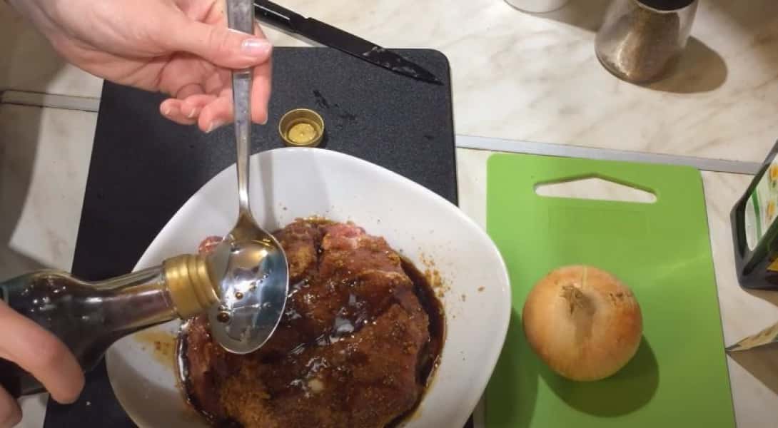 Свинина в духовці 8 простих та смачних рецептів запеченого мяса, з покроковими фото 053110d5b88dbd5144c746db5862ce70 Свинина в духовці 8 простих та смачних рецептів запеченого мяса, з покроковими фото