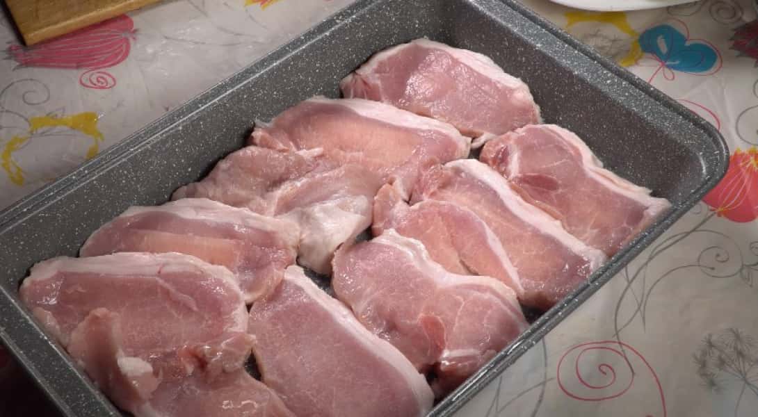 Свинина в духовці 8 простих та смачних рецептів запеченого мяса, з покроковими фото 2e035262274bf811f48651931bfdc01f Свинина в духовці 8 простих та смачних рецептів запеченого мяса, з покроковими фото