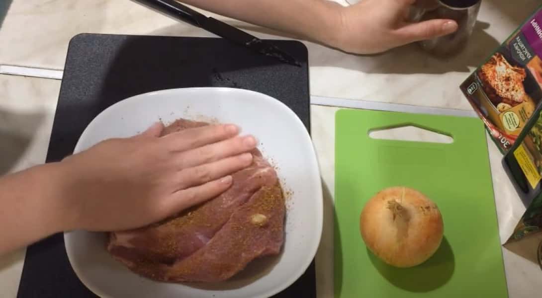 Свинина в духовці 8 простих та смачних рецептів запеченого мяса, з покроковими фото 4b63867ee916751c27f583b9e0dc531c Свинина в духовці 8 простих та смачних рецептів запеченого мяса, з покроковими фото