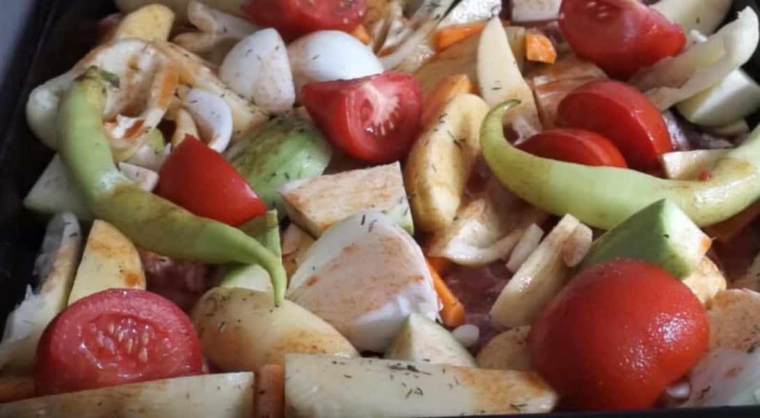 Свинина в духовці 8 простих та смачних рецептів запеченого мяса, з покроковими фото 745e059e9ba75116f6a31d6bfaf73ce9 Свинина в духовці 8 простих та смачних рецептів запеченого мяса, з покроковими фото