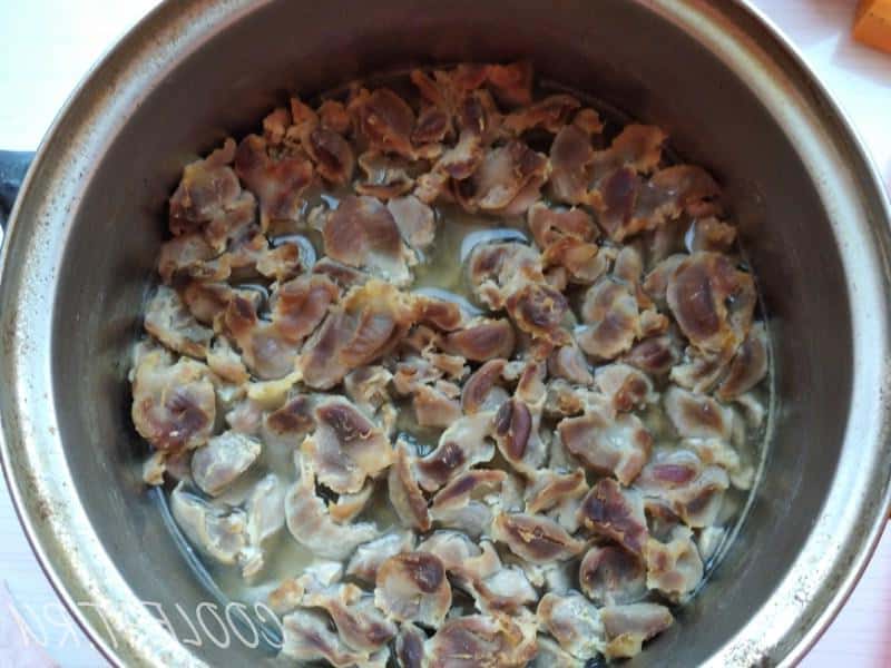 Курячі шлунки тушковані в сметані, з покроковими фото 9180e2ae30a0a56b4a07aebba1ad4236 Курячі шлунки тушковані в сметані, з покроковими фото