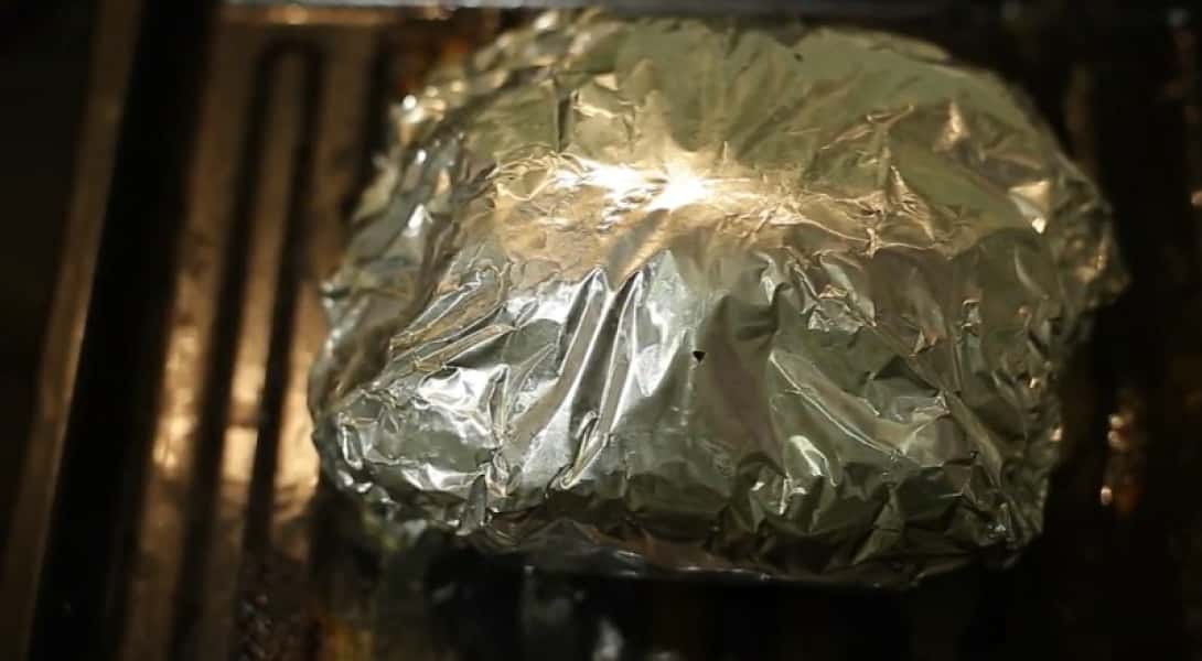 Свинина в духовці 8 простих та смачних рецептів запеченого мяса, з покроковими фото d9281f418111b68c6d1b25e44e20c2e3 Свинина в духовці 8 простих та смачних рецептів запеченого мяса, з покроковими фото