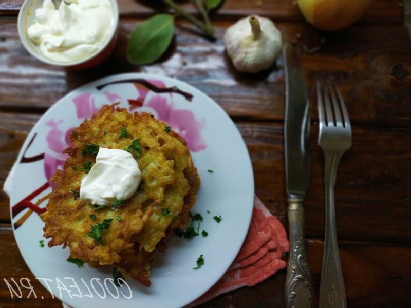 Картопляні деруни класичний рецепт, з покроковими фото 40795ce41006c5b1fa3b51cd0691e9a9 Картопляні деруни класичний рецепт, з покроковими фото