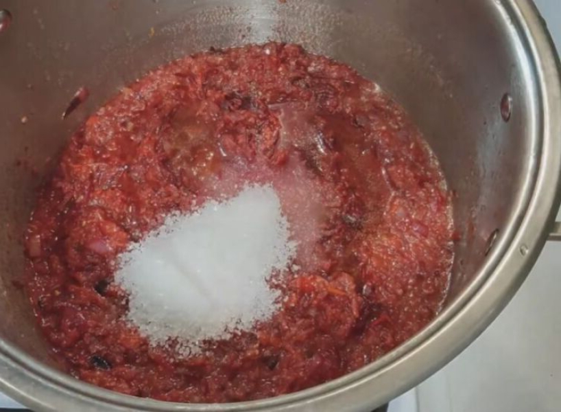 Борщ з картоплею на зиму в банках: рецепти, з покроковими фото 4fbd59890fbda3d16369350c964fd244 Борщ з картоплею на зиму в банках: рецепти, з покроковими фото