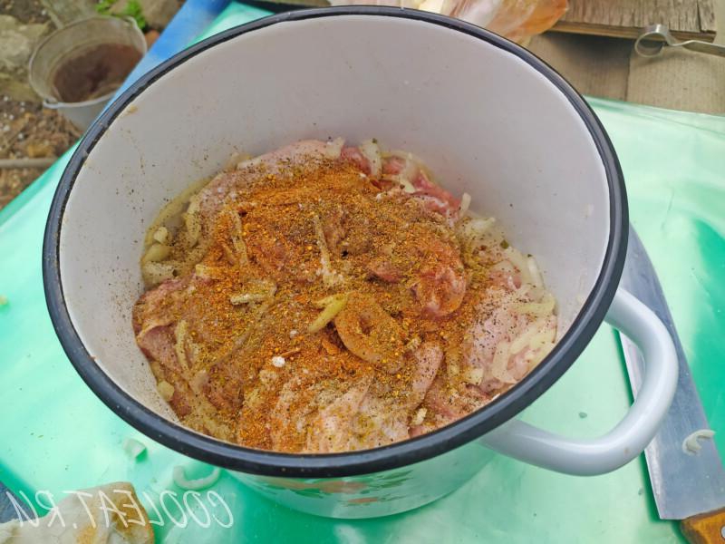 Шашлик з курячих стегон + рецепт маринаду, з покроковими фото 54e31ddcaa3eb3c2e664256885fd0bf4 Шашлик з курячих стегон + рецепт маринаду, з покроковими фото