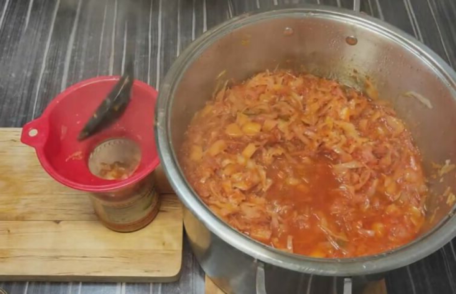 Борщ з картоплею на зиму в банках: рецепти, з покроковими фото 8f737b3021ca3f46f818f83def05fb9c Борщ з картоплею на зиму в банках: рецепти, з покроковими фото