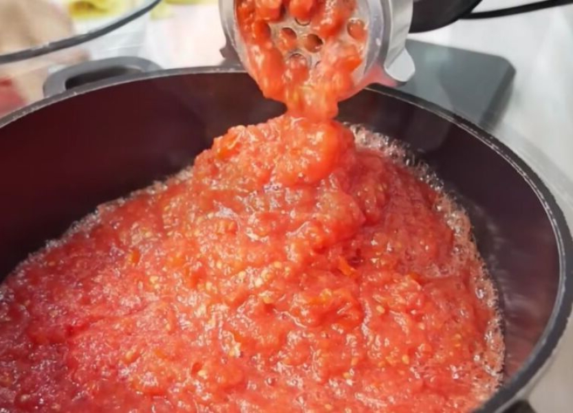 Томатний Морс сік на зиму через мясорубку рецепт, з покроковими фото be3fc558546216fb3a32b7f2ac42bb57 Томатний Морс сік на зиму через мясорубку рецепт, з покроковими фото