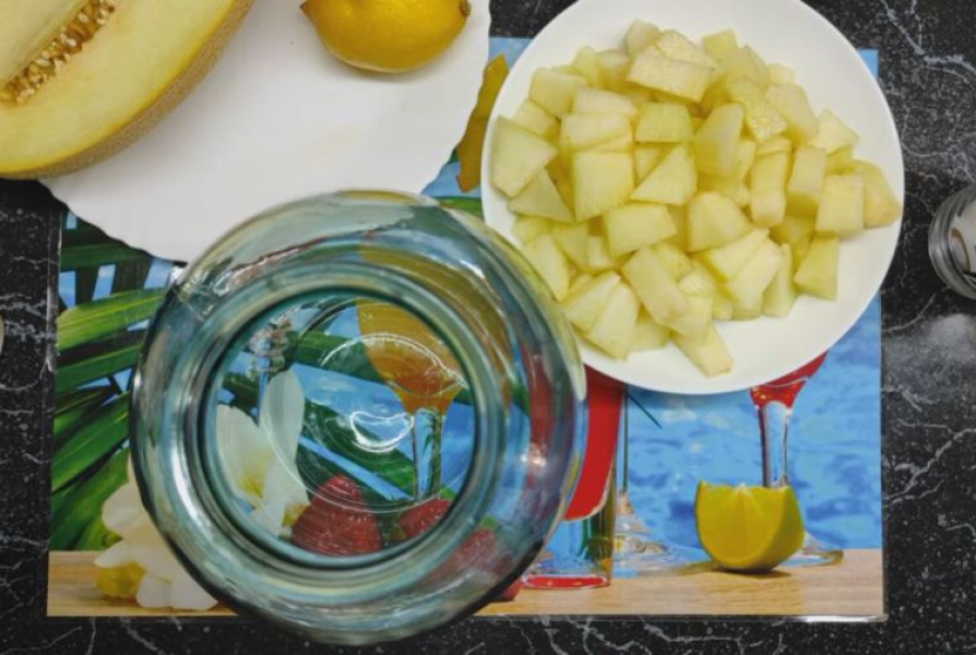 Компот із дині на зиму (рецепти на 3 літрову банку), з покроковими фото c708183efa04f8e2d88cf49994f0b89e Компот із дині на зиму (рецепти на 3 літрову банку), з покроковими фото